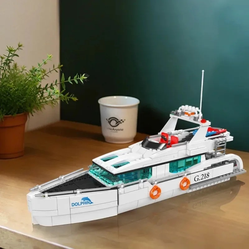 Mould King 857PCS 10218 White  - Model Kit Yacht review and price